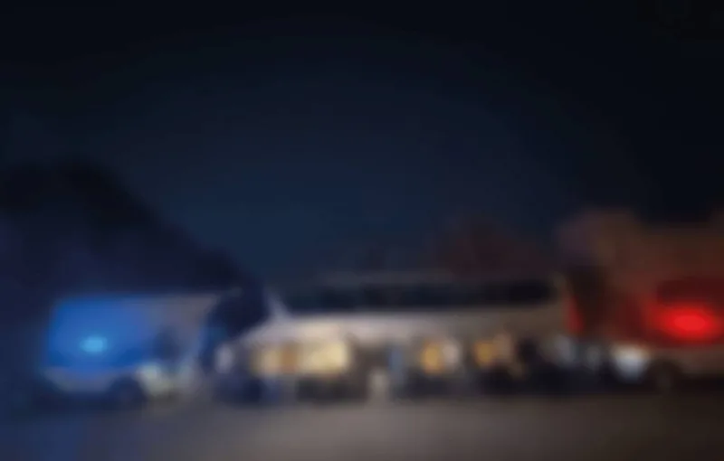 إلقاء القبض على مقيم حاول تهريب 22 مخالفًا إلى مكة بدون تصريح حج إلقاء القبض على مقيم حاول تهريب 22 مخالفًا إلى مكة بدون تصريح حج