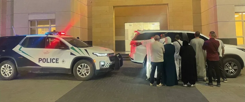 إلقاء القبض على مواطن لنقله تسعة وافدين يحملون تأشيرات مخالفة لأنظمة الحج وتعليماته. إلقاء القبض على مواطن لنقله تسعة وافدين يحملون تأشيرات مخالفة لأنظمة الحج وتعليماته.