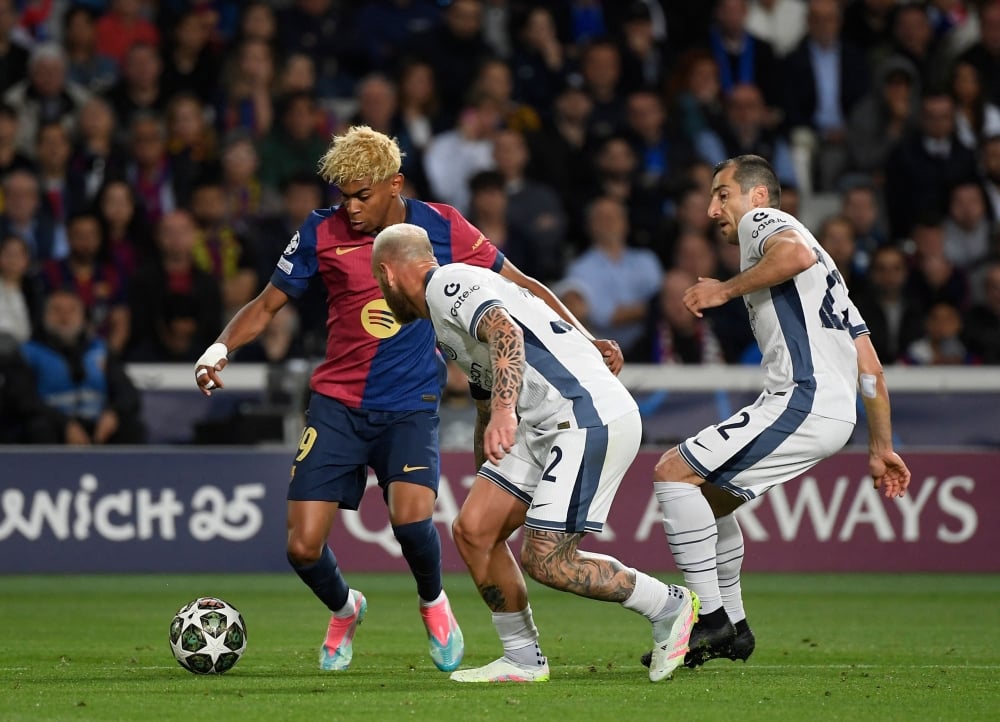 إنتر يعود من كاتالونيا بتعادل ثمين أمام برشلونة (3 – 3 )