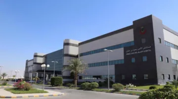 إنقاذ طفل من خطر الاختناق أثناء اللعب في الأحساء