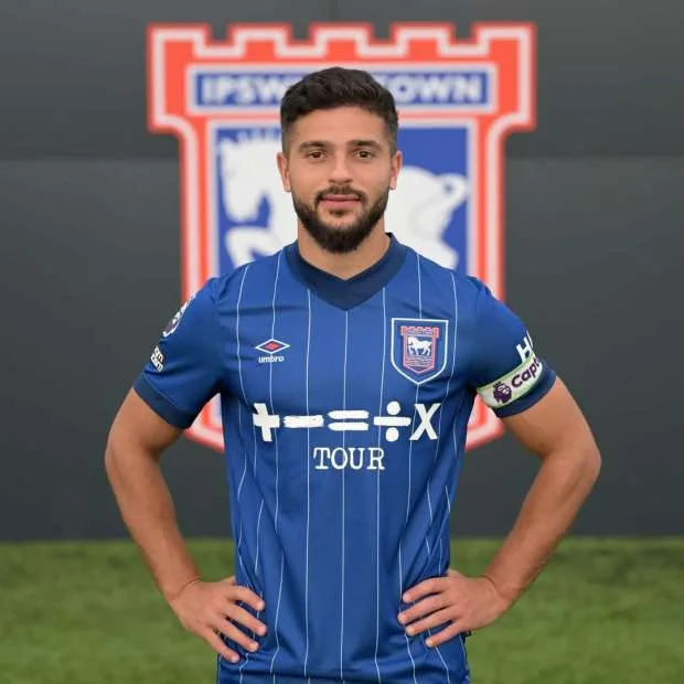 إيبسويتش تاون يكشف عن مستقبل انتقال سام مرسي إلى الزمالك.. “رد غير متوقع” إيبسويتش تاون يكشف عن مستقبل انتقال سام مرسي إلى الزمالك.. “رد غير متوقع”