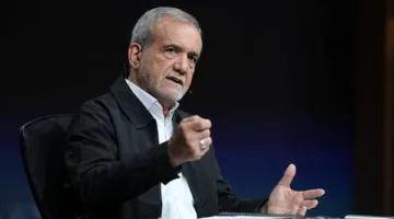 الرئيس الإيراني يزور مسقط في أول رحلة رسمية لدولة خليجية.