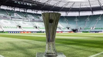 إيسكو يواجه بالمر: المواجهة النهائية لمؤتمر دوري كرة القدم بين ريال بيتيس وتشيلسي