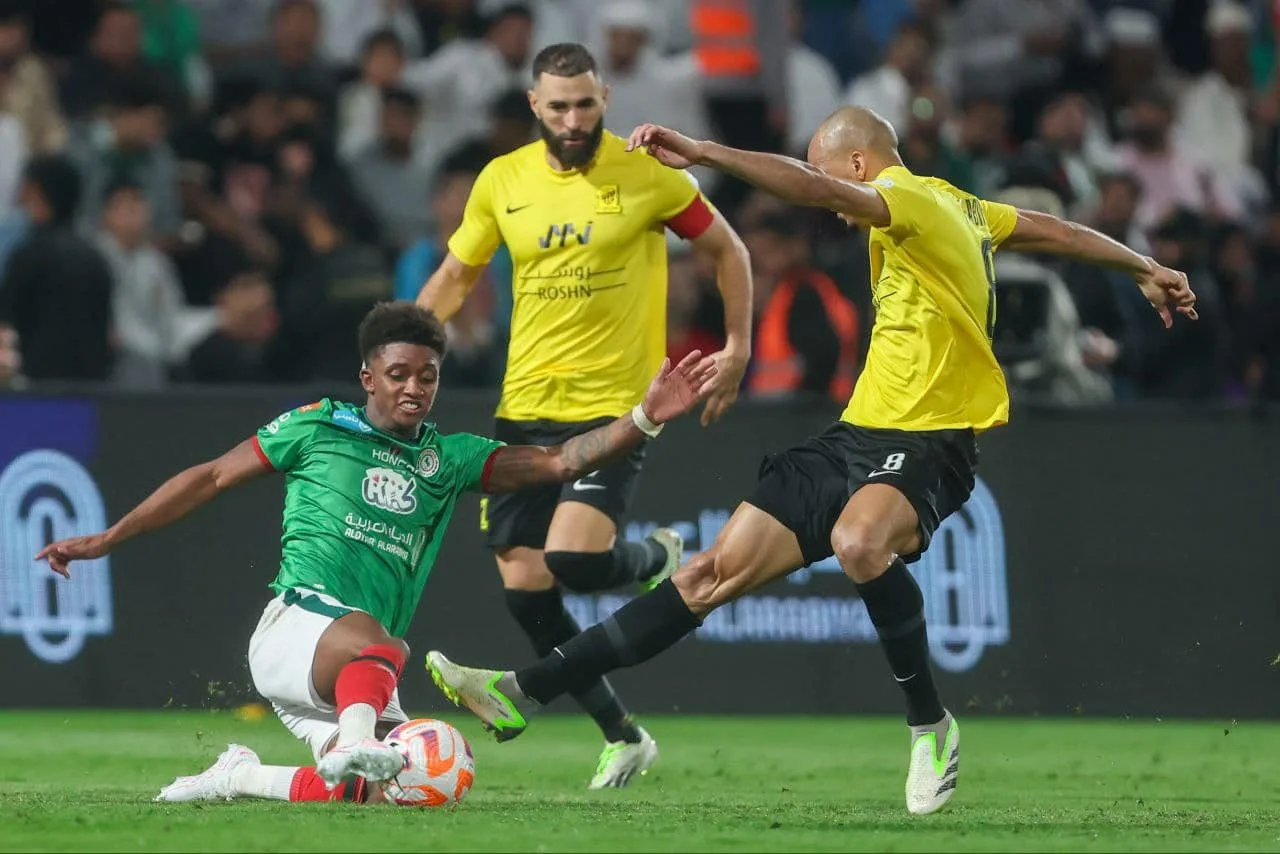 العمري يحتفي بالبطولة: بنزيما قائد فعلي.. ولم أقرر مصيري مع الاتحاد بعد العمري يحتفي بالبطولة: بنزيما قائد فعلي.. ولم أقرر مصيري مع الاتحاد بعد