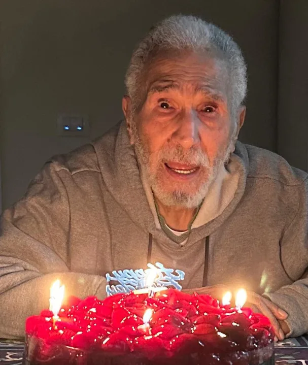 ابن عبد الرحمن أبو زهرة يوضح أسباب تعليق معاش والده بسبب خبر إشاعة وفاته ابن عبد الرحمن أبو زهرة يوضح أسباب تعليق معاش والده بسبب خبر إشاعة وفاته
