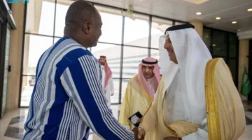 ابن عيّاف يناقش القضايا المشتركة مع وزير الأمن في بوركينا فاسو
