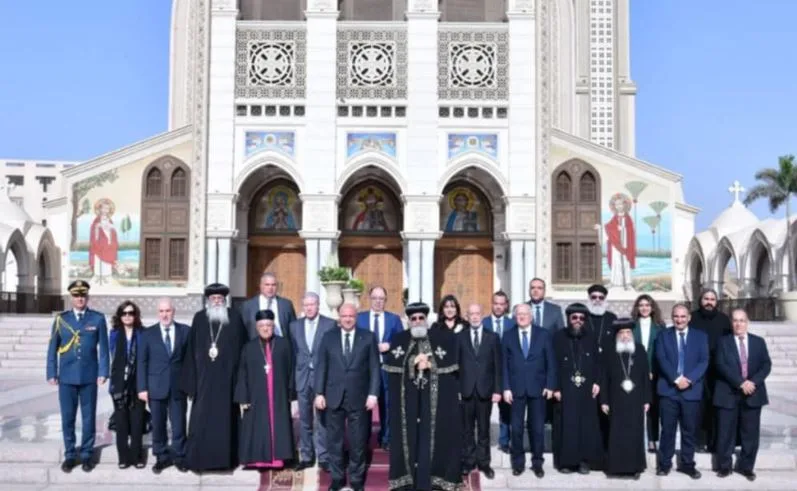 البابا تواضروس يرحب بالرئيس اللبناني جوزيف عون في المقر البَابَوي. البابا تواضروس يرحب بالرئيس اللبناني جوزيف عون في المقر البَابَوي.