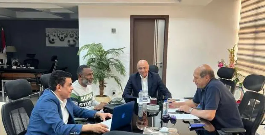 اتحاد الكرة يبحث مع أحمد الكاس خطة الاستعداد لكأس العالم للناشئين
