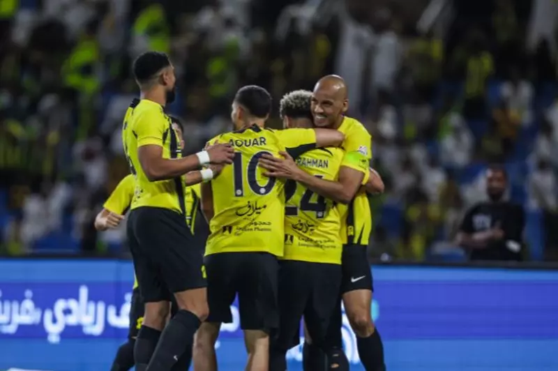 اتحاد جدة يتوج بطلاً للدوري السعودي بعد انتصاره على الرائد اتحاد جدة يتوج بطلاً للدوري السعودي بعد انتصاره على الرائد