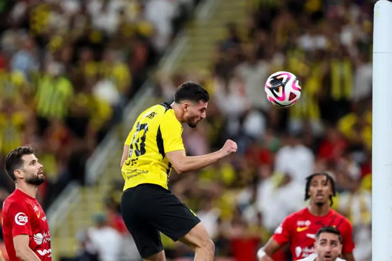 اتحاد جدة يتوج بكأس الملك تحت قيادة بنزيما وعوار (فيديو) اتحاد جدة يتوج بكأس الملك تحت قيادة بنزيما وعوار (فيديو)