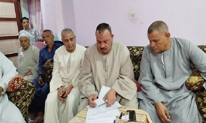 اتفاق تاريخي يضع حداً لنزاع عائلي بين عائلتين في مركز إطسا اتفاق تاريخي يضع حداً لنزاع عائلي بين عائلتين في مركز إطسا