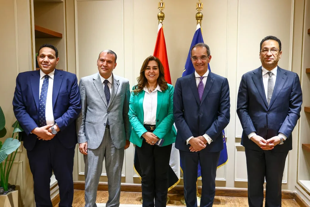 اتفاق حكومي لتأمين الأجهزة التكنولوجية لتشغيل مراكز الخدمات في قرى “حياة كريمة” اتفاق حكومي لتأمين الأجهزة التكنولوجية لتشغيل مراكز الخدمات في قرى “حياة كريمة”