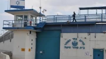 اتهام فلسطيني لإسرائيل بمحاولة إنهاء حياة قادة الحركة الأسيرة في السجون