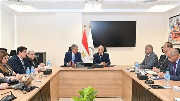 اجتماع حكومي لتبسيط عملية إصدار تصاريح المشاريع السياحية على ضفاف النيل اجتماع حكومي لتبسيط عملية إصدار تصاريح المشاريع السياحية على ضفاف النيل