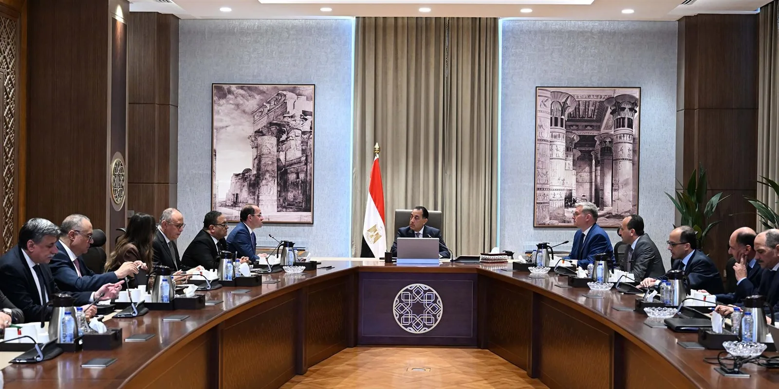 اجتماع حكومي لمتابعة جهود الانتقال إلى استخدام الغاز الطبيعي في السيارات