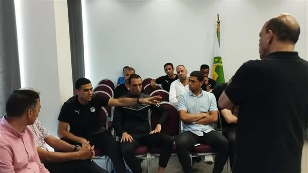اجتماع لحكام الـ VAR لمراجعة الأداء وتحسين سرعة اتخاذ القرارات التحكيمية