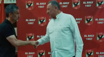 اجتماع مع الخطيب وجولة في التتش: الظهور الأول لريبييرو مع الأهلي (فيديو وصور)