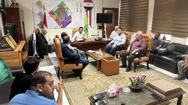 اجتماع موسع بجهاز العاشر من رمضان لمتابعة المشروعات وتعزيز التحول الرقمي