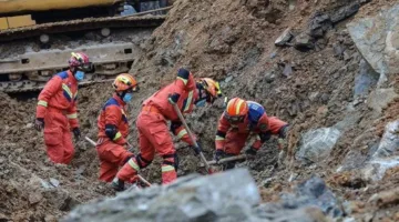احتجاز عدد من الأشخاص نتيجة انهيارين أرضيين في جنوب غرب الصين