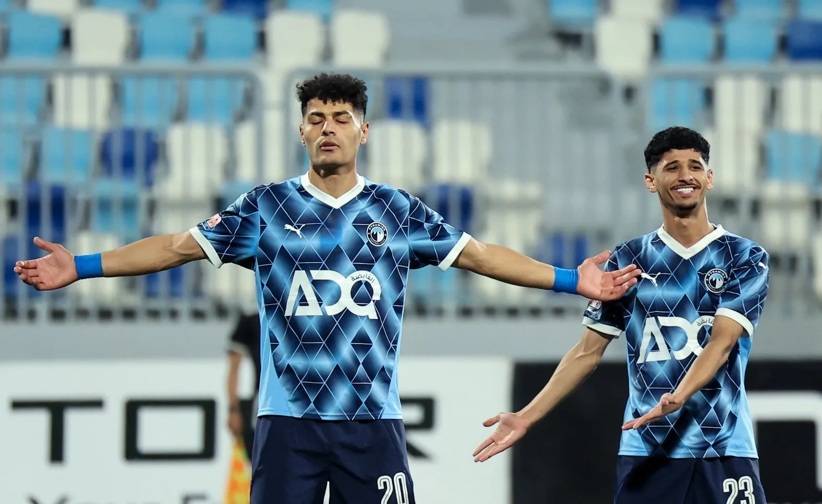 احتفالات صاخبة من بيراميدز رغم فوز الأهلي بلقب الدوري المصري احتفالات صاخبة من بيراميدز رغم فوز الأهلي بلقب الدوري المصري