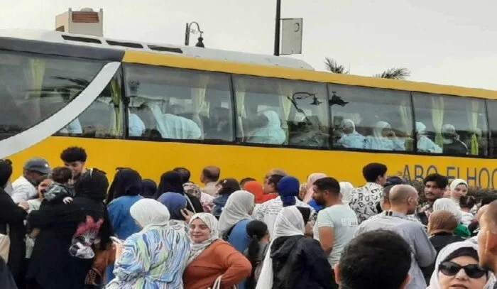 احتفالات وأهازيج في بورسعيد لتوديع حجاج بيت الله الحرام احتفالات وأهازيج في بورسعيد لتوديع حجاج بيت الله الحرام