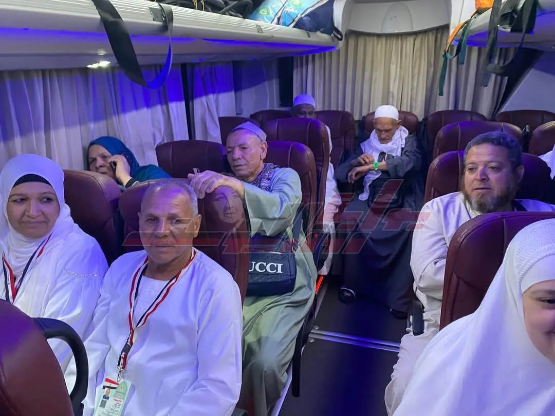 احتفالات وبهجة في المنيا خلال توديع حجاج الجمعيات الأهلية قبل السفر إلى الأراضي المقدسة.. “صور” احتفالات وبهجة في المنيا خلال توديع حجاج الجمعيات الأهلية قبل السفر إلى الأراضي المقدسة.. “صور”