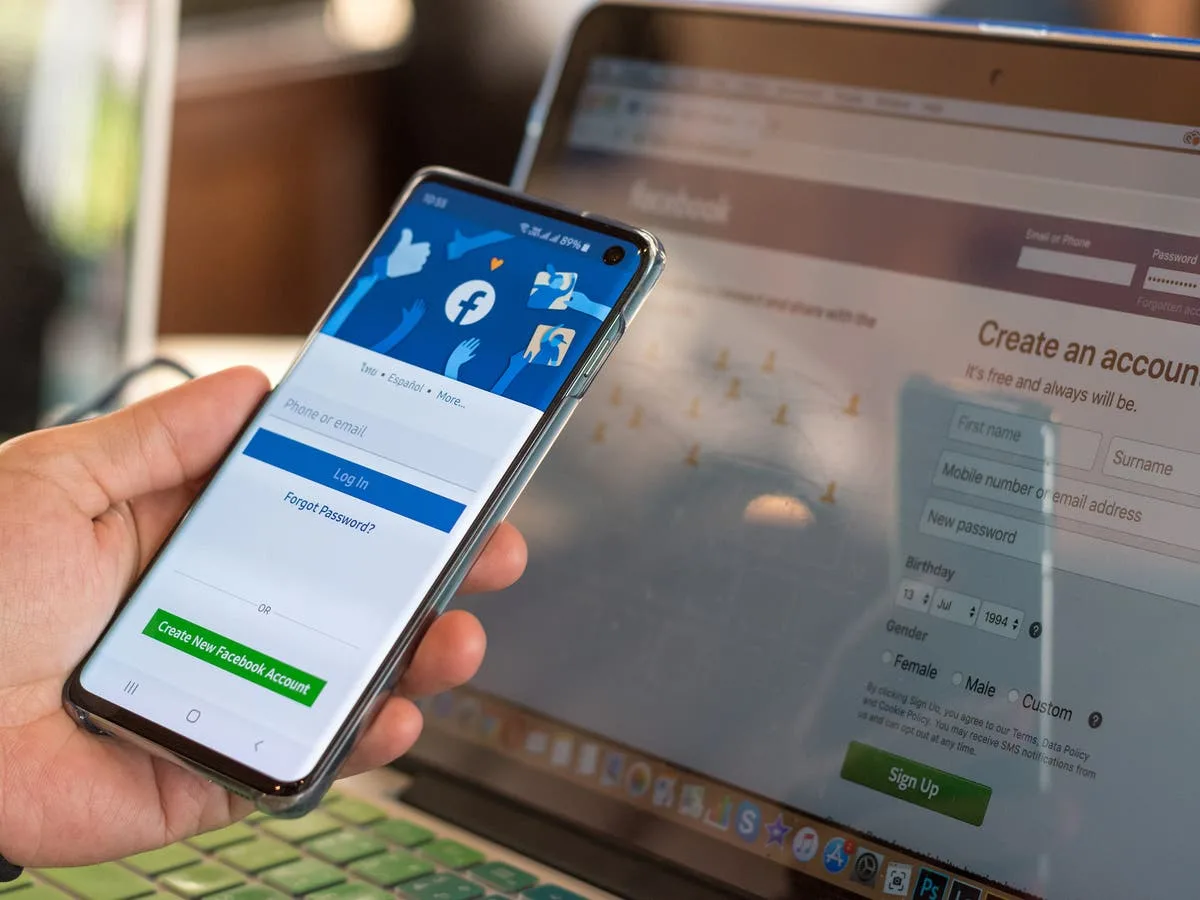 احذر.. 10 تطبيقات تراقبك دون أن تدرك وتستولي على حسابك الشخصي احذر.. 10 تطبيقات تراقبك دون أن تدرك وتستولي على حسابك الشخصي