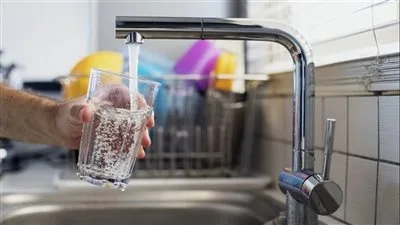 احذر من الأخبار المضللة: القانون الجديد يفرض غرامة تصل إلى 10 آلاف دولار على مروجي شائعات حول مياه الشرب. احذر من الأخبار المضللة: القانون الجديد يفرض غرامة تصل إلى 10 آلاف دولار على مروجي شائعات حول مياه الشرب.