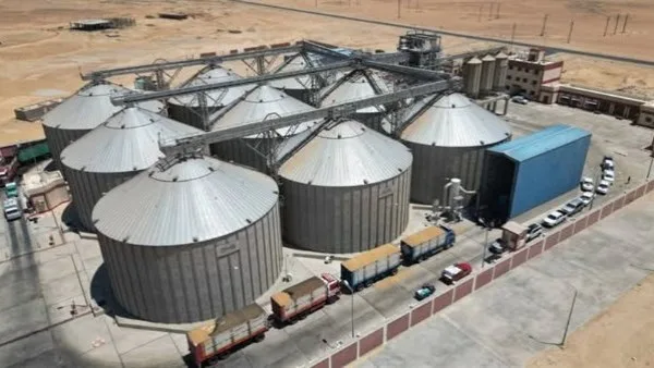 اخبار الوادي الجديد.. توريد 250 ألف طن قمح بالصوامع والشون.. وبنك الكساء المصري يطرح ملابس للأولى بالرعاية