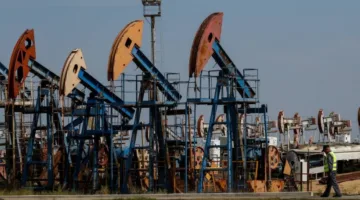 ارتفاع أسعار النفط بحوالي 1% بعد أنباء عن استعداد إسرائيل لشن هجمات على مرافق نووية في إيران