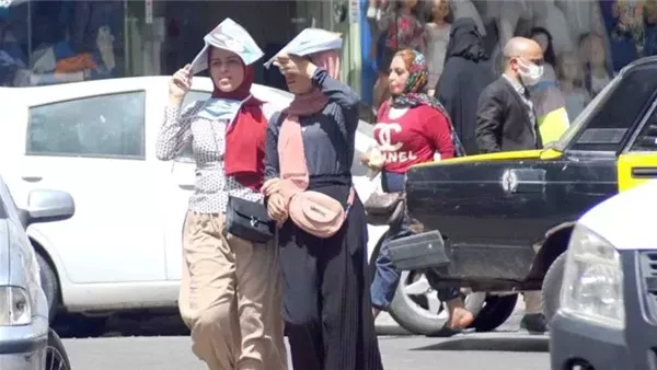 ارتفاع درجات الحرارة في مصر: تجنب التعرض المباشر لأشعة الشمس ارتفاع درجات الحرارة في مصر: تجنب التعرض المباشر لأشعة الشمس