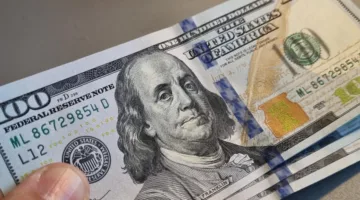 ارتفاع قيمة الدولار مقارنةً بعملات أخرى