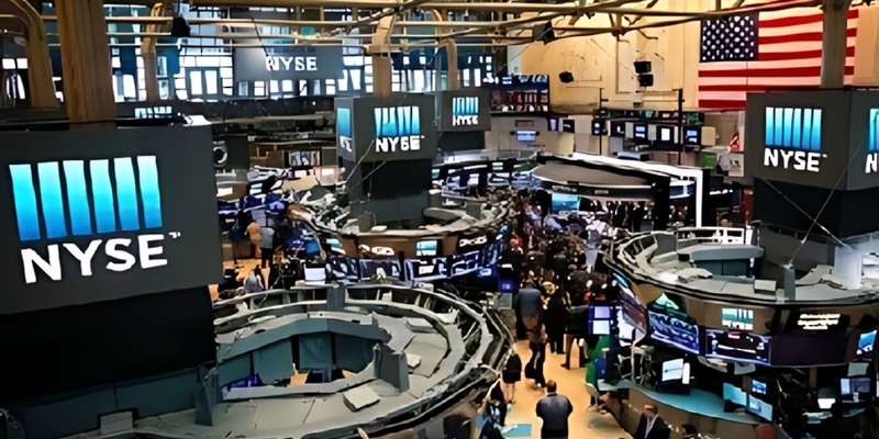 ارتفاع مؤشرات الأسهم الأمريكية مستفيدة من التفاؤل بشأن الرسوم الجمركية