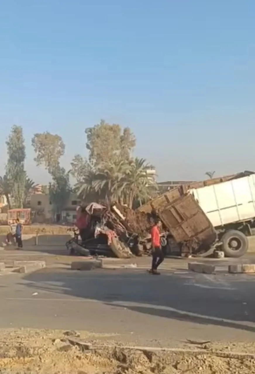 استدعاء مفتش الصحة لمعاينة جثماني ضحيتي حادث تصادم على الطريق الإقليمي بالمنوفية| صور