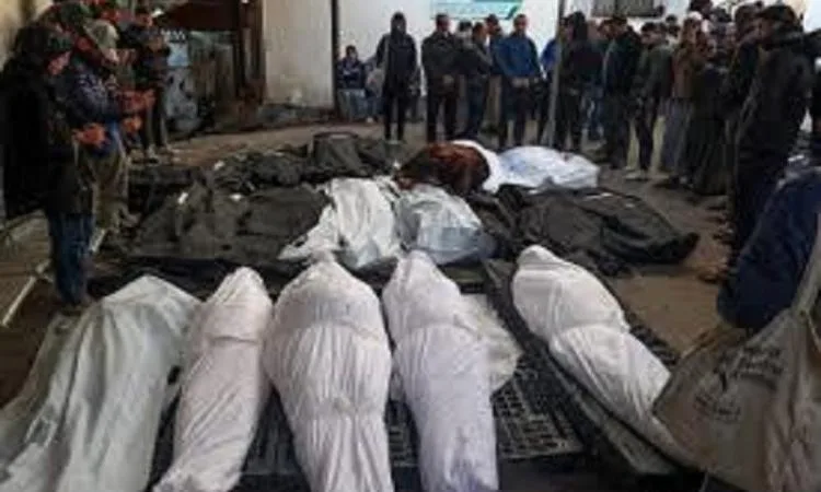 استشهاد 13 شخصًا وإصابة آخرين جراء قصف إسرائيلي على مناطق في قطاع غزة