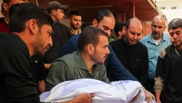استشهاد 15 فلسطينيا في غارات إسرائيلية على مدرسة تؤوي النازحين