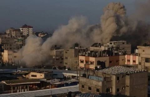 استشهاد 22 فلسطينياً في غارات إسرائيلية على غزة، بينهم أطفال، ووقوع عشرات الإصابات وعدد من المفقودين تحت الركام. استشهاد 22 فلسطينياً في غارات إسرائيلية على غزة، بينهم أطفال، ووقوع عشرات الإصابات وعدد من المفقودين تحت الركام.