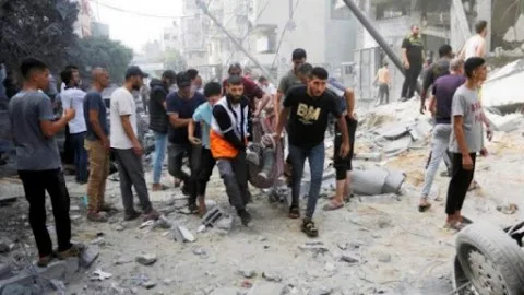 استشهاد 22 فلسطينياً، من بينهم أطفال، وإصابة العشرات في مجزرة جديدة للاحتلال الإسرائيلي في قطاع غزة استشهاد 22 فلسطينياً، من بينهم أطفال، وإصابة العشرات في مجزرة جديدة للاحتلال الإسرائيلي في قطاع غزة