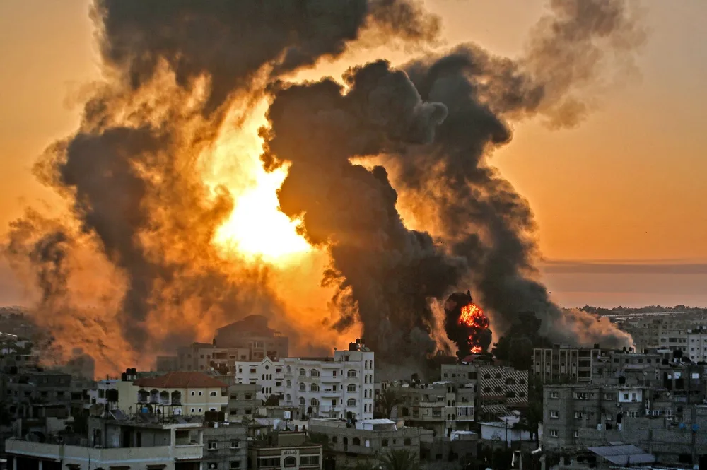 استشهاد 43 فلسطينيًا نتيجة غارات جوية إسرائيلية في مناطق مختلفة من غزة استشهاد 43 فلسطينيًا نتيجة غارات جوية إسرائيلية في مناطق مختلفة من غزة