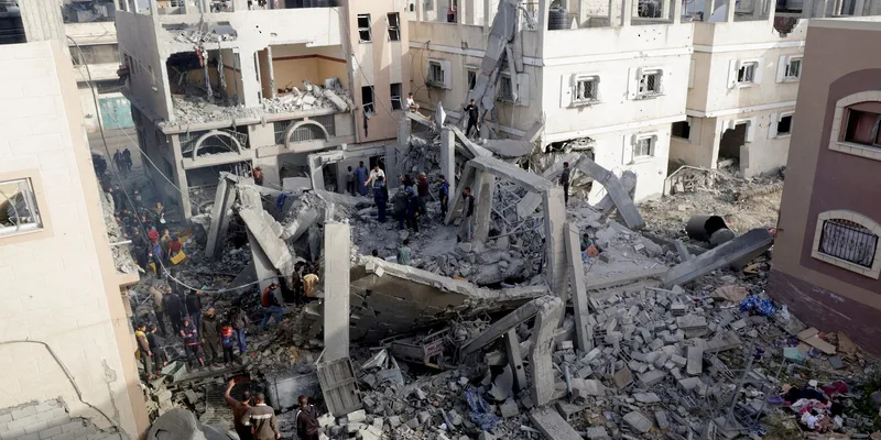 استشهاد 5 فلسطينيين جراء غارات إسرائيلية على خان يونس وغزة استشهاد 5 فلسطينيين جراء غارات إسرائيلية على خان يونس وغزة