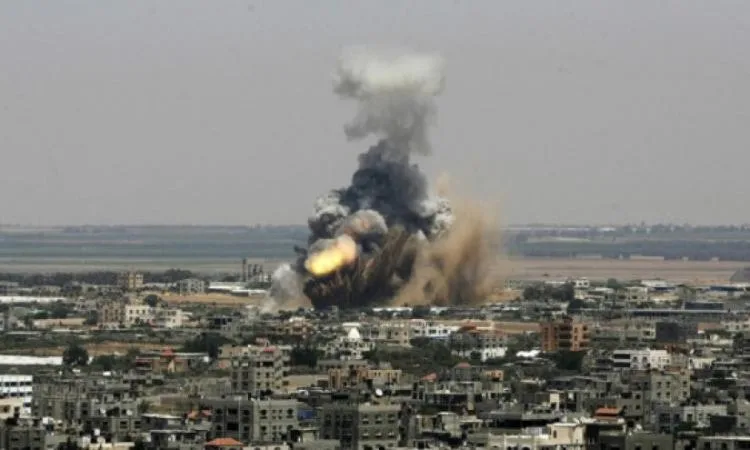 استشهاد 6 فلسطينيين في قصف إسرائيلي بوسط قطاع غزة