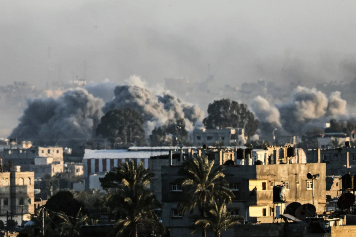 استشهاد 7 فلسطينيين جراء قصف الاحتلال على خان يونس جنوب قطاع غزة استشهاد 7 فلسطينيين جراء قصف الاحتلال على خان يونس جنوب قطاع غزة