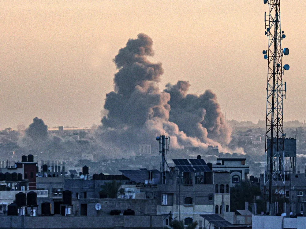 استشهاد 70 فلسطينيًا جراء غارات جوية مكثفة نفذها الجيش الإسرائيلي على قطاع غزة استشهاد 70 فلسطينيًا جراء غارات جوية مكثفة نفذها الجيش الإسرائيلي على قطاع غزة