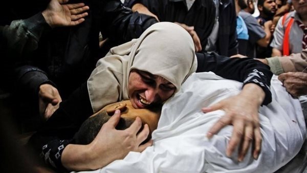 استشهاد 8 فلسطينيين وإصابة آخرين في قصف طيران الاحتلال لمناطق بقطاع غزة