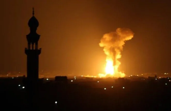 استشهاد ثلاثة فلسطينيين جراء غارة إسرائيلية شرقي غزة استشهاد ثلاثة فلسطينيين جراء غارة إسرائيلية شرقي غزة