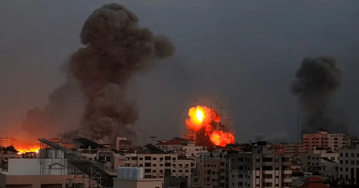 استشهاد سبعة فلسطينيين نتيجة غارة جوية إسرائيلية على سوق في مدينة غزة استشهاد سبعة فلسطينيين نتيجة غارة جوية إسرائيلية على سوق في مدينة غزة