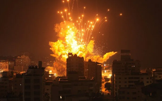 استشهاد عشرة فلسطينيين جراء غارة إسرائيلية على خان يونس ورفح استشهاد عشرة فلسطينيين جراء غارة إسرائيلية على خان يونس ورفح
