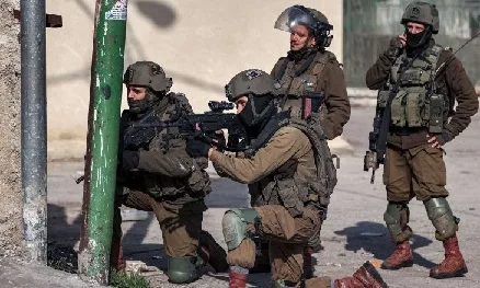استشهاد فلسطيني برصاص الجيش الإسرائيلي في نابلس.. قوات خاصة إسرائيلية تقتحم البلدة القديمة وتبادل كثيف لإطلاق النار