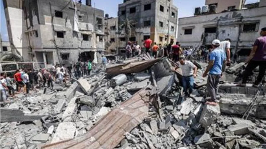 استشهاد فلسطينيين جراء قصف طائرة مسيرة للاحتلال شمال مخيم النصيرات في غزة استشهاد فلسطينيين جراء قصف طائرة مسيرة للاحتلال شمال مخيم النصيرات في غزة