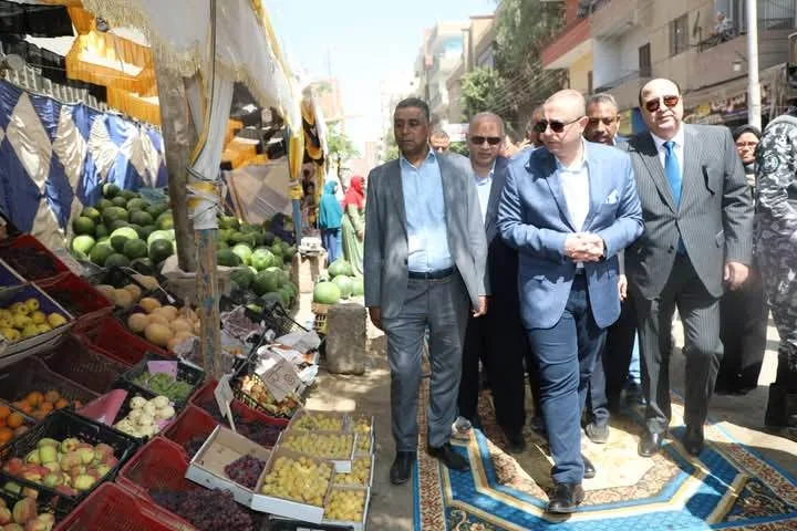 استعداداً للاحتفال بالعيد: محافظ بني سويف يطلق أول معرض للحوم والمواد الغذائية ضمن سلسلة معارض “أضحى مبارك” استعداداً للاحتفال بالعيد: محافظ بني سويف يطلق أول معرض للحوم والمواد الغذائية ضمن سلسلة معارض “أضحى مبارك”